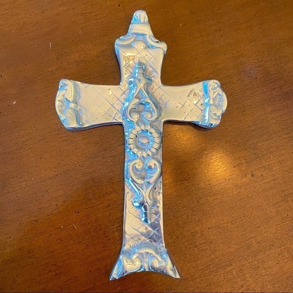Silver Colored Metal Cross Crucifix Wallhanging - Picture 3 of 4